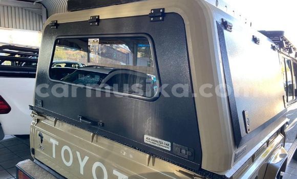 Acheter Occasion Voiture Toyota Land Cruiser Beige à Beitbridge, Matabeleland South Acheter Occasion Voiture Toyota Land Cruiser Beige à Beitbridge, Matabeleland South