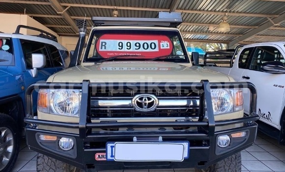 Nunua Ilio tumika Toyota Land Cruiser Beige Gari ndani ya Beitbridge nchini Matabeleland Kusini