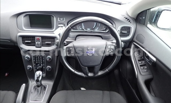 Buy Used Volvo V40 White Car in Beitbridge in Matabeleland South Buy Used Volvo V40 White Car in Beitbridge in Matabeleland South