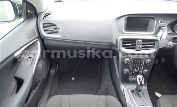 Buy Used Volvo V40 White Car in Beitbridge in Matabeleland South Buy Used Volvo V40 White Car in Beitbridge in Matabeleland South