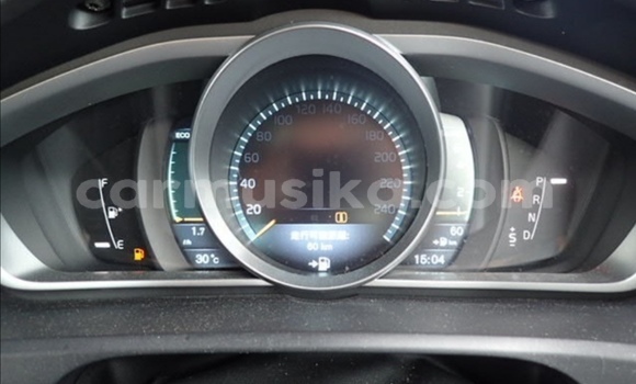 Buy Used Volvo V40 White Car in Beitbridge in Matabeleland South Buy Used Volvo V40 White Car in Beitbridge in Matabeleland South