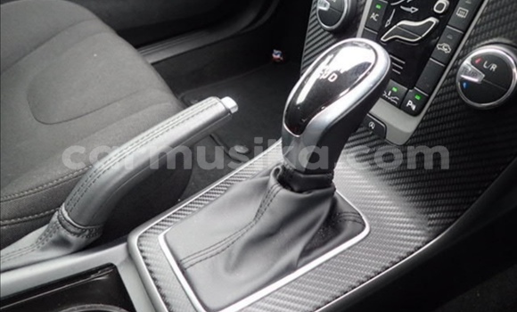 Buy Used Volvo V40 White Car in Beitbridge in Matabeleland South Buy Used Volvo V40 White Car in Beitbridge in Matabeleland South