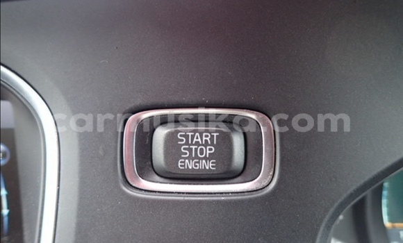 Buy Used Volvo V40 White Car in Beitbridge in Matabeleland South Buy Used Volvo V40 White Car in Beitbridge in Matabeleland South