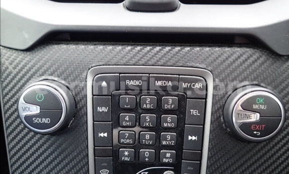 Buy Used Volvo V40 White Car in Beitbridge in Matabeleland South Buy Used Volvo V40 White Car in Beitbridge in Matabeleland South