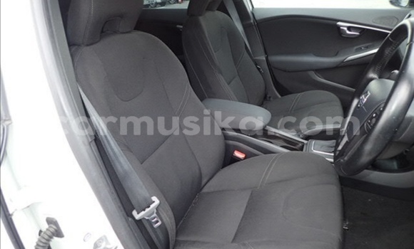 Buy Used Volvo V40 White Car in Beitbridge in Matabeleland South Buy Used Volvo V40 White Car in Beitbridge in Matabeleland South