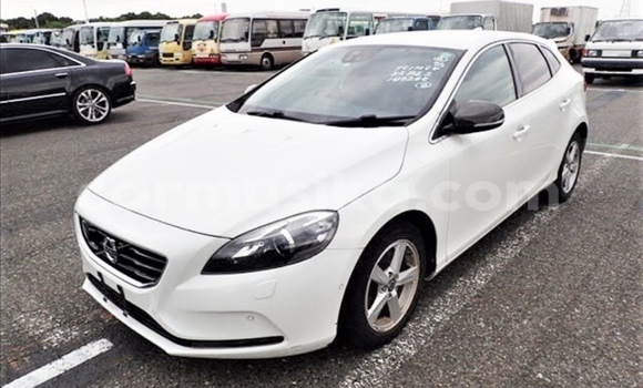 Buy Used Volvo V40 White Car in Beitbridge in Matabeleland South Buy Used Volvo V40 White Car in Beitbridge in Matabeleland South