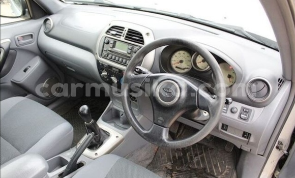 Acheter Occasion Voiture Toyota RAV4 Gris à Beitbridge, Matabeleland South Acheter Occasion Voiture Toyota RAV4 Gris à Beitbridge, Matabeleland South