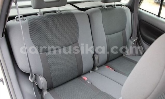 Acheter Occasion Voiture Toyota RAV4 Gris à Beitbridge, Matabeleland South Acheter Occasion Voiture Toyota RAV4 Gris à Beitbridge, Matabeleland South