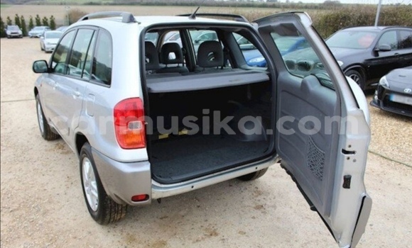 Acheter Occasion Voiture Toyota RAV4 Gris à Beitbridge, Matabeleland South Acheter Occasion Voiture Toyota RAV4 Gris à Beitbridge, Matabeleland South