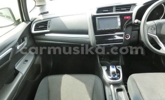 Nunua Ilio tumika Honda Fit Nyeupe Gari ndani ya Beitbridge nchini Matabeleland Kusini Nunua Ilio tumika Honda Fit Nyeupe Gari ndani ya Beitbridge nchini Matabeleland Kusini