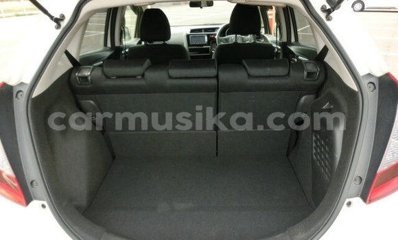 Nunua Ilio tumika Honda Fit Nyeupe Gari ndani ya Beitbridge nchini Matabeleland Kusini Nunua Ilio tumika Honda Fit Nyeupe Gari ndani ya Beitbridge nchini Matabeleland Kusini