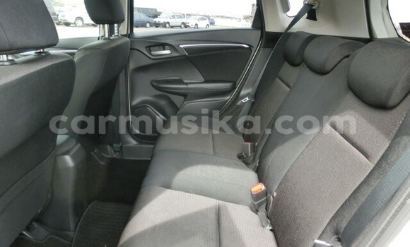 Nunua Ilio tumika Honda Fit Nyeupe Gari ndani ya Beitbridge nchini Matabeleland Kusini Nunua Ilio tumika Honda Fit Nyeupe Gari ndani ya Beitbridge nchini Matabeleland Kusini