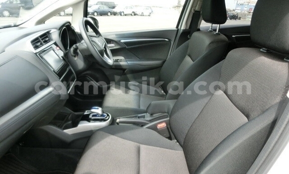 Nunua Ilio tumika Honda Fit Nyeupe Gari ndani ya Beitbridge nchini Matabeleland Kusini Nunua Ilio tumika Honda Fit Nyeupe Gari ndani ya Beitbridge nchini Matabeleland Kusini