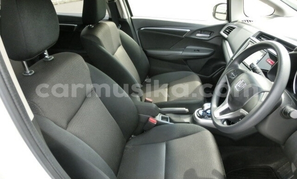 Nunua Ilio tumika Honda Fit Nyeupe Gari ndani ya Beitbridge nchini Matabeleland Kusini Nunua Ilio tumika Honda Fit Nyeupe Gari ndani ya Beitbridge nchini Matabeleland Kusini