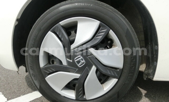 Nunua Ilio tumika Honda Fit Nyeupe Gari ndani ya Beitbridge nchini Matabeleland Kusini Nunua Ilio tumika Honda Fit Nyeupe Gari ndani ya Beitbridge nchini Matabeleland Kusini