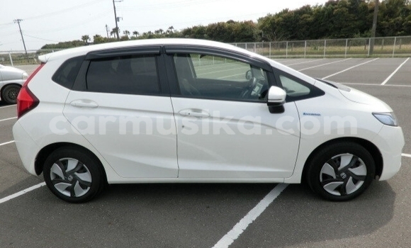 Nunua Ilio tumika Honda Fit Nyeupe Gari ndani ya Beitbridge nchini Matabeleland Kusini Nunua Ilio tumika Honda Fit Nyeupe Gari ndani ya Beitbridge nchini Matabeleland Kusini