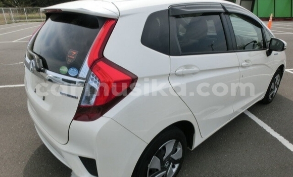 Nunua Ilio tumika Honda Fit Nyeupe Gari ndani ya Beitbridge nchini Matabeleland Kusini Nunua Ilio tumika Honda Fit Nyeupe Gari ndani ya Beitbridge nchini Matabeleland Kusini