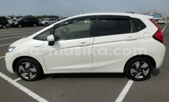 Nunua Ilio tumika Honda Fit Nyeupe Gari ndani ya Beitbridge nchini Matabeleland Kusini Nunua Ilio tumika Honda Fit Nyeupe Gari ndani ya Beitbridge nchini Matabeleland Kusini