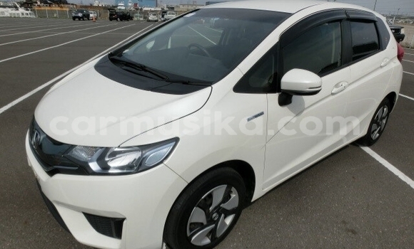 Nunua Ilio tumika Honda Fit Nyeupe Gari ndani ya Beitbridge nchini Matabeleland Kusini Nunua Ilio tumika Honda Fit Nyeupe Gari ndani ya Beitbridge nchini Matabeleland Kusini