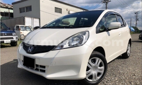 Buy Used Honda Fit White Car in Beitbridge in Matabeleland South