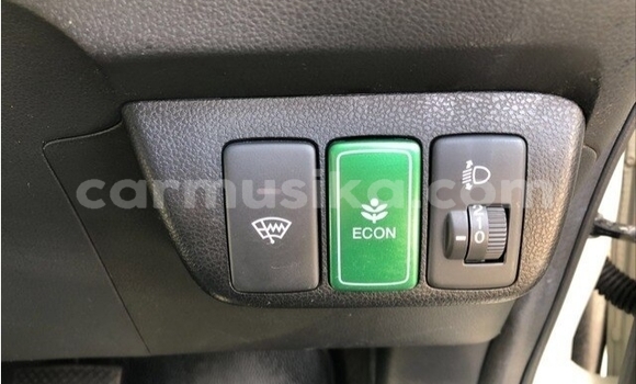 Acheter Occasion Voiture Honda Fit Blanc à Beitbridge, Matabeleland South Acheter Occasion Voiture Honda Fit Blanc à Beitbridge, Matabeleland South