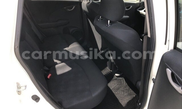 Acheter Occasion Voiture Honda Fit Blanc à Beitbridge, Matabeleland South Acheter Occasion Voiture Honda Fit Blanc à Beitbridge, Matabeleland South