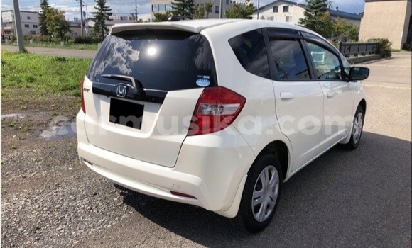 Acheter Occasion Voiture Honda Fit Blanc à Beitbridge, Matabeleland South Acheter Occasion Voiture Honda Fit Blanc à Beitbridge, Matabeleland South