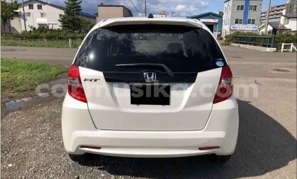 Acheter Occasion Voiture Honda Fit Blanc à Beitbridge, Matabeleland South Acheter Occasion Voiture Honda Fit Blanc à Beitbridge, Matabeleland South