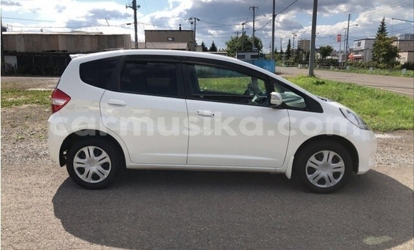 Acheter Occasion Voiture Honda Fit Blanc à Beitbridge, Matabeleland South Acheter Occasion Voiture Honda Fit Blanc à Beitbridge, Matabeleland South