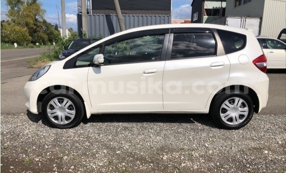 Acheter Occasion Voiture Honda Fit Blanc à Beitbridge, Matabeleland South Acheter Occasion Voiture Honda Fit Blanc à Beitbridge, Matabeleland South