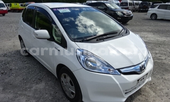 Buy Used Honda Fit White Car in Beitbridge in Matabeleland South