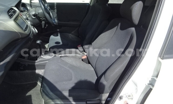 Buy Used Honda Fit White Car in Beitbridge in Matabeleland South Buy Used Honda Fit White Car in Beitbridge in Matabeleland South