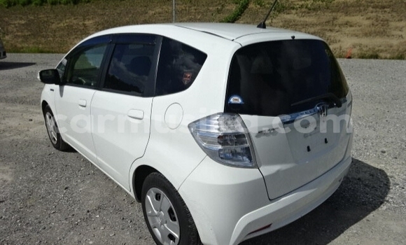 Buy Used Honda Fit White Car in Beitbridge in Matabeleland South Buy Used Honda Fit White Car in Beitbridge in Matabeleland South