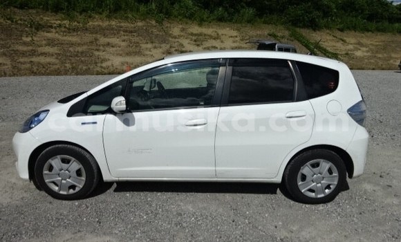 Buy Used Honda Fit White Car in Beitbridge in Matabeleland South Buy Used Honda Fit White Car in Beitbridge in Matabeleland South