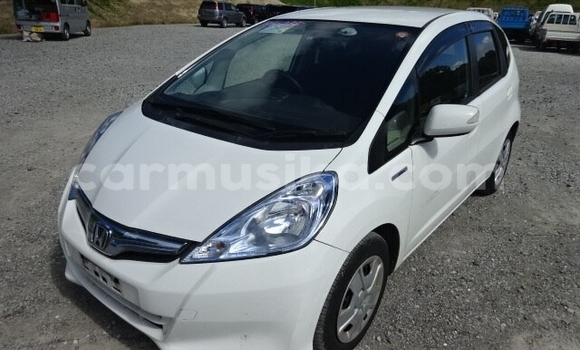 Buy Used Honda Fit White Car in Beitbridge in Matabeleland South Buy Used Honda Fit White Car in Beitbridge in Matabeleland South