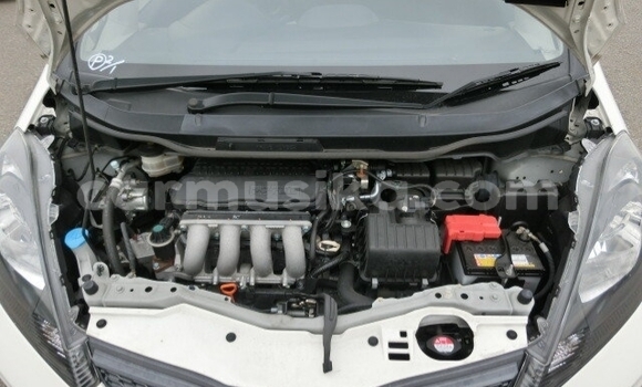 Acheter Occasion Voiture Honda Fit Blanc à Beitbridge, Matabeleland South Acheter Occasion Voiture Honda Fit Blanc à Beitbridge, Matabeleland South