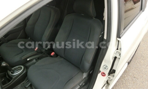 Acheter Occasion Voiture Honda Fit Blanc à Beitbridge, Matabeleland South Acheter Occasion Voiture Honda Fit Blanc à Beitbridge, Matabeleland South