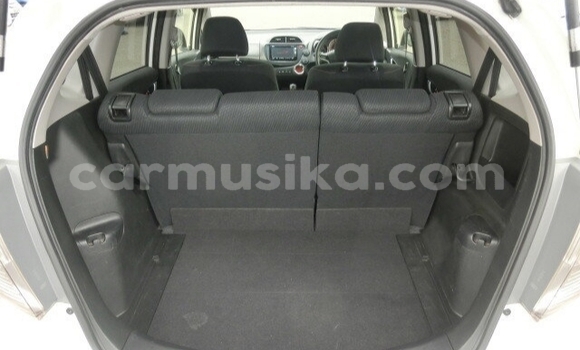 Acheter Occasion Voiture Honda Fit Blanc à Beitbridge, Matabeleland South Acheter Occasion Voiture Honda Fit Blanc à Beitbridge, Matabeleland South