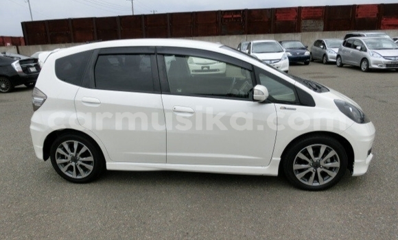 Acheter Occasion Voiture Honda Fit Blanc à Beitbridge, Matabeleland South Acheter Occasion Voiture Honda Fit Blanc à Beitbridge, Matabeleland South