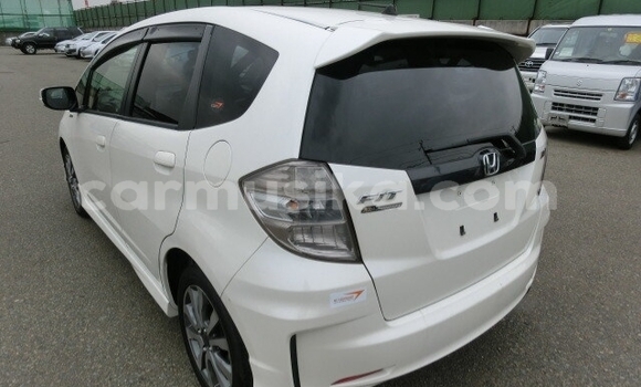 Acheter Occasion Voiture Honda Fit Blanc à Beitbridge, Matabeleland South Acheter Occasion Voiture Honda Fit Blanc à Beitbridge, Matabeleland South