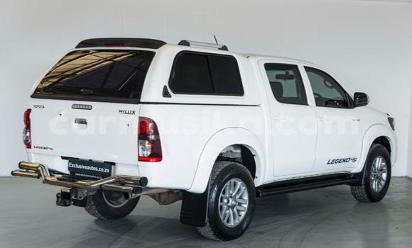 Buy Used Toyota Hilux White Car in Beitbridge in Matabeleland South