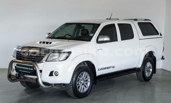 Buy Used Toyota Hilux White Car in Beitbridge in Matabeleland South Buy Used Toyota Hilux White Car in Beitbridge in Matabeleland South