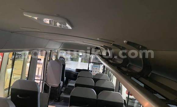 Acheter Occasion Voiture Toyota Coaster Blanc à Beitbridge, Matabeleland South Acheter Occasion Voiture Toyota Coaster Blanc à Beitbridge, Matabeleland South