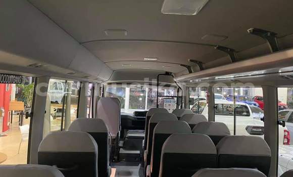 Acheter Occasion Voiture Toyota Coaster Blanc à Beitbridge, Matabeleland South Acheter Occasion Voiture Toyota Coaster Blanc à Beitbridge, Matabeleland South