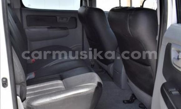 Nunua Ilio tumika Toyota Hilux Nyeupe Gari ndani ya Beitbridge nchini Matabeleland Kusini Nunua Ilio tumika Toyota Hilux Nyeupe Gari ndani ya Beitbridge nchini Matabeleland Kusini