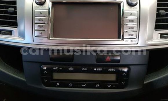 Buy Used Toyota Hilux White Car in Beitbridge in Matabeleland South Buy Used Toyota Hilux White Car in Beitbridge in Matabeleland South