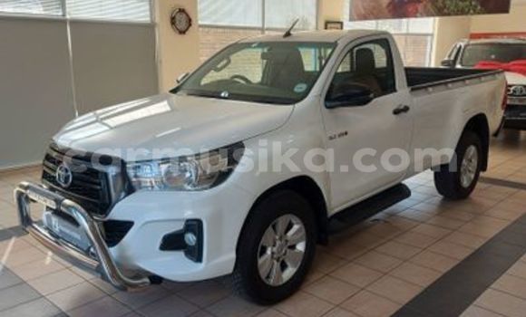 Tenga Tsaru Toyota Hilux Chena Mota in Beitbridge in Matabeleland South