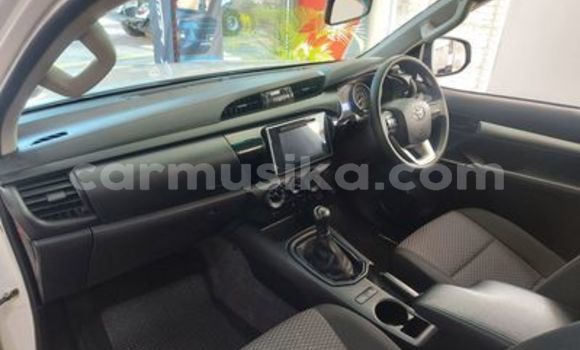 Acheter Occasion Voiture Toyota Hilux Blanc à Beitbridge, Matabeleland South Acheter Occasion Voiture Toyota Hilux Blanc à Beitbridge, Matabeleland South