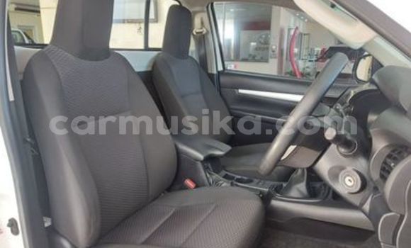 Acheter Occasion Voiture Toyota Hilux Blanc à Beitbridge, Matabeleland South Acheter Occasion Voiture Toyota Hilux Blanc à Beitbridge, Matabeleland South