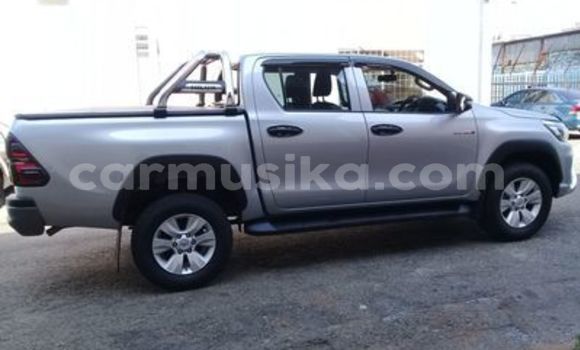 Tenga Tsaru Toyota Hilux Zvimwe Mota in Beitbridge in Matabeleland South Tenga Tsaru Toyota Hilux Zvimwe Mota in Beitbridge in Matabeleland South